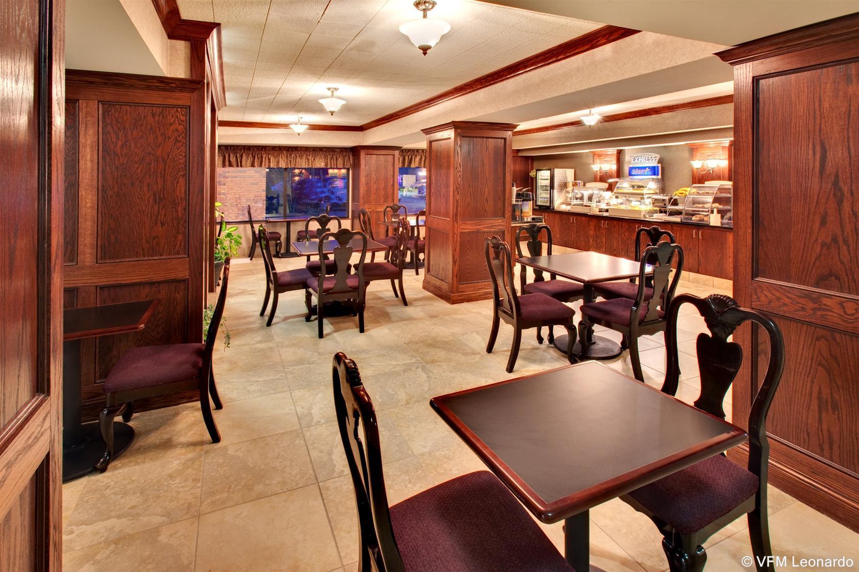 Best Western Watertown Bagian luar foto
