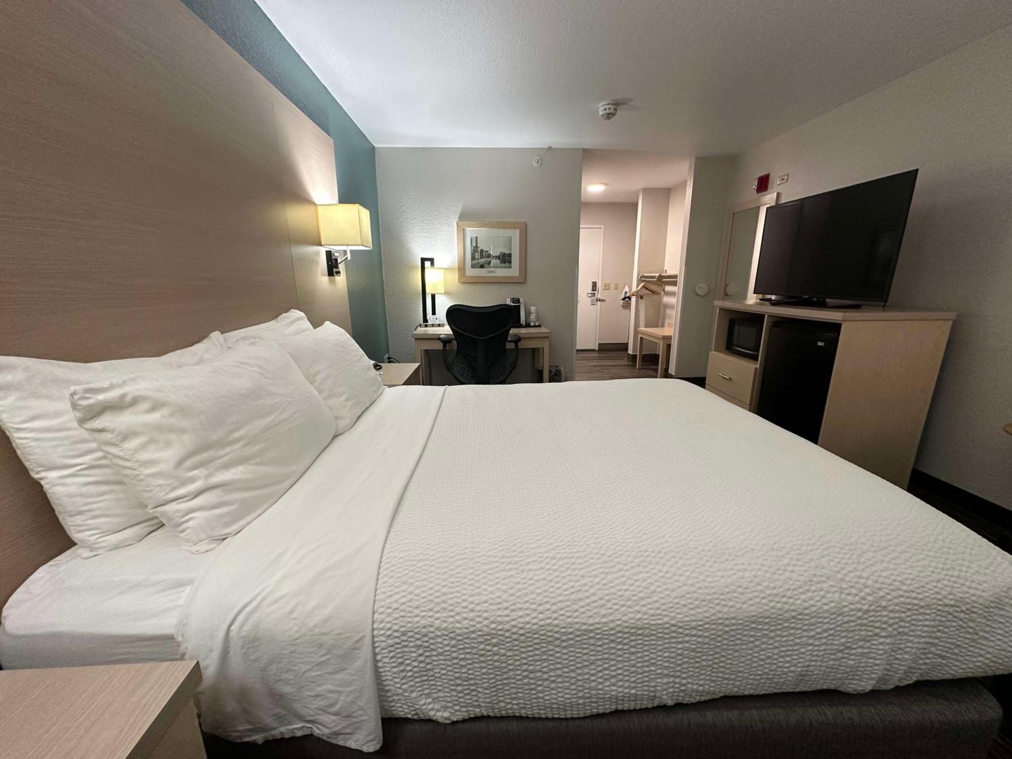 Best Western Watertown Bagian luar foto