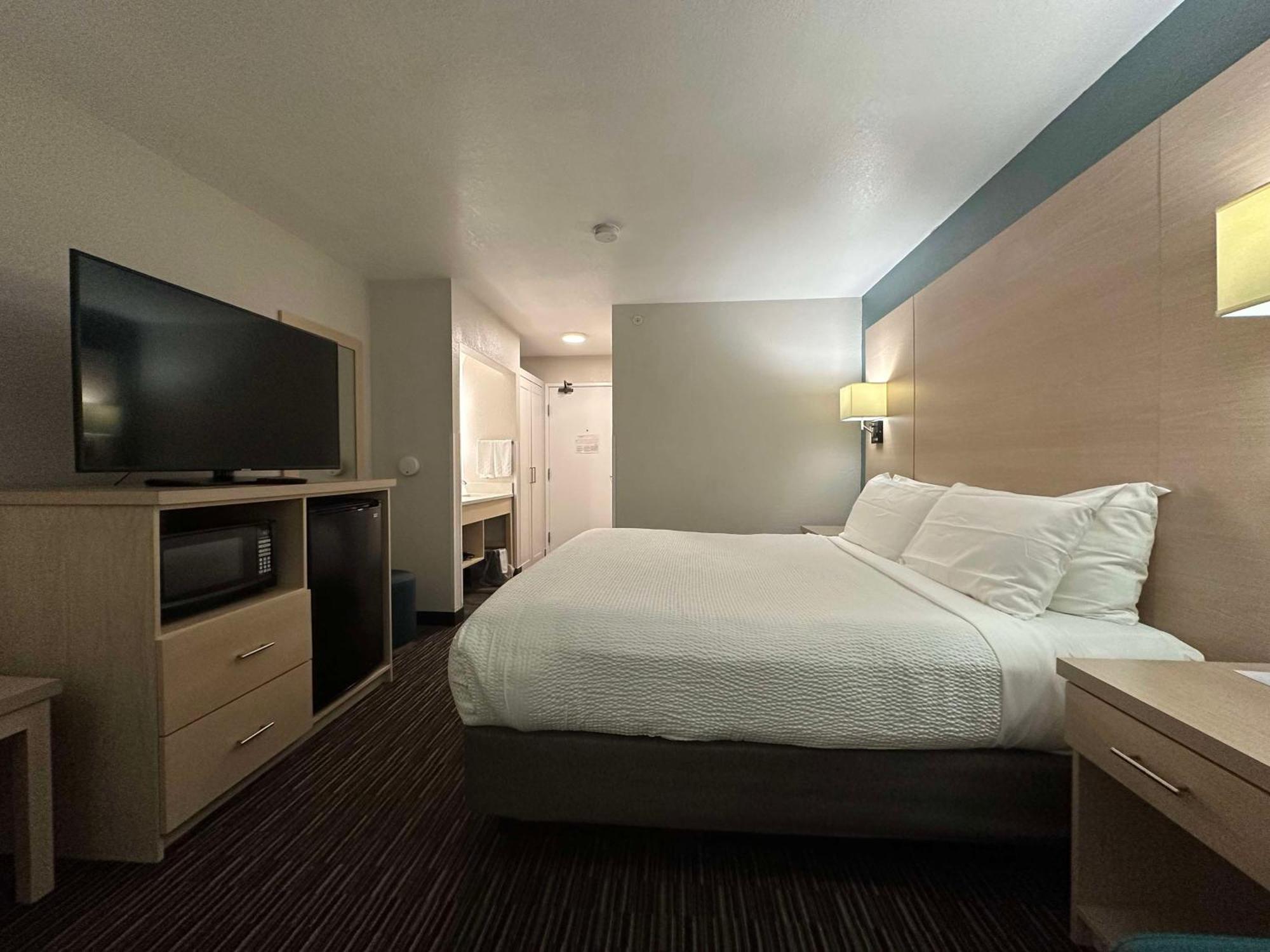 Best Western Watertown Bagian luar foto