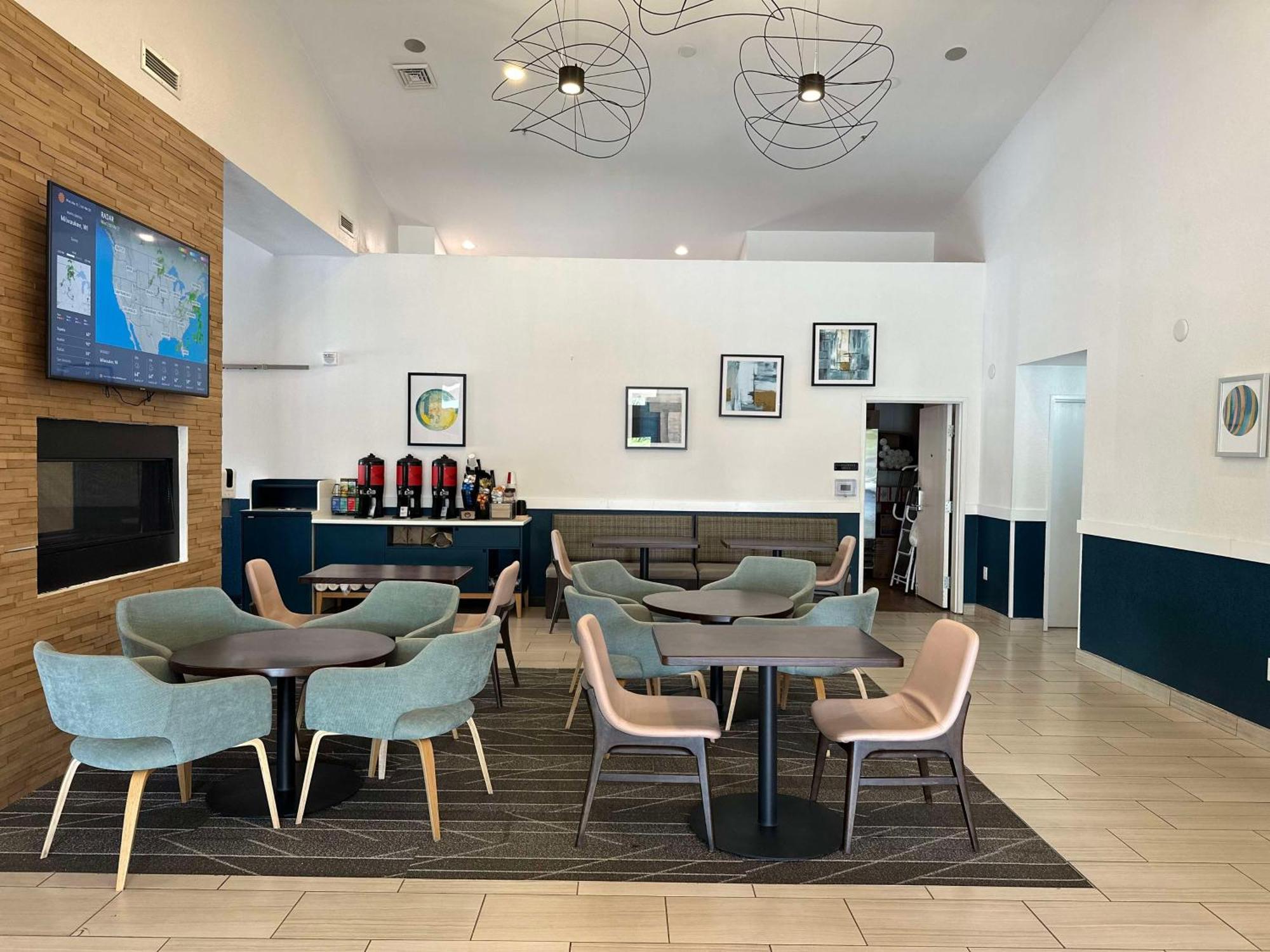 Best Western Watertown Bagian luar foto