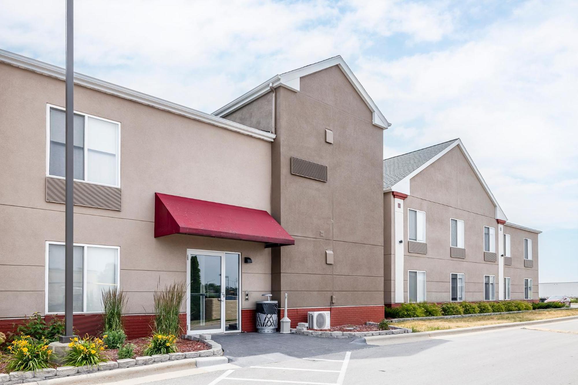 Best Western Watertown Bagian luar foto
