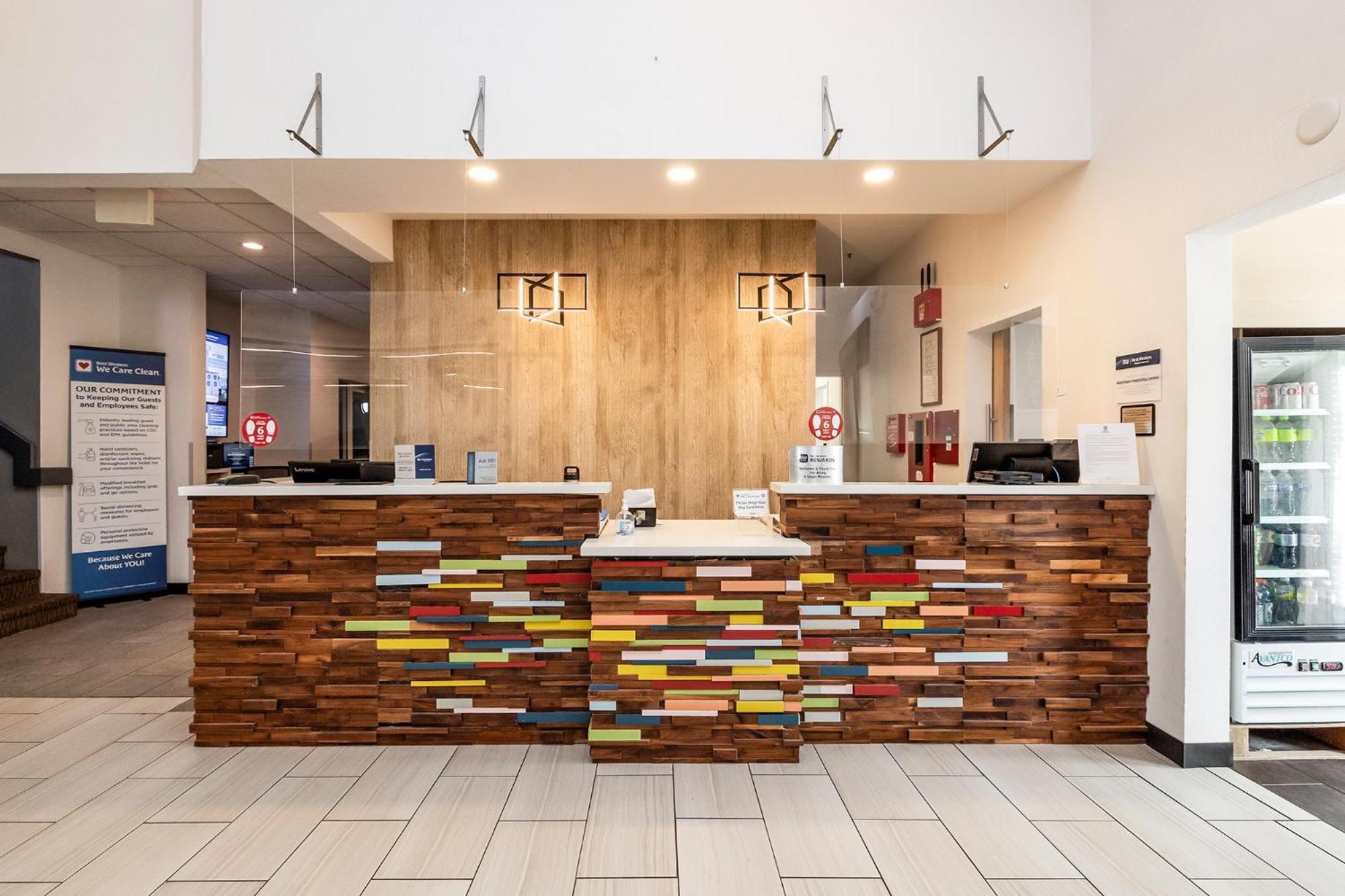Best Western Watertown Bagian luar foto