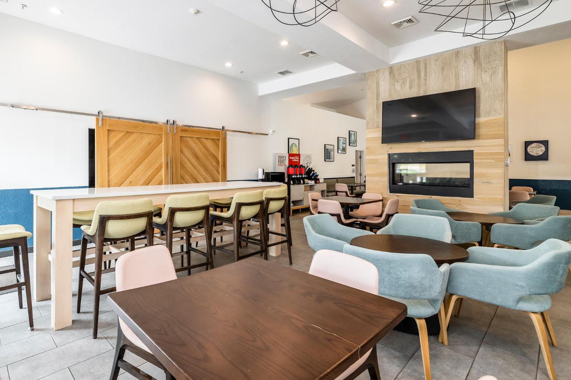Best Western Watertown Bagian luar foto
