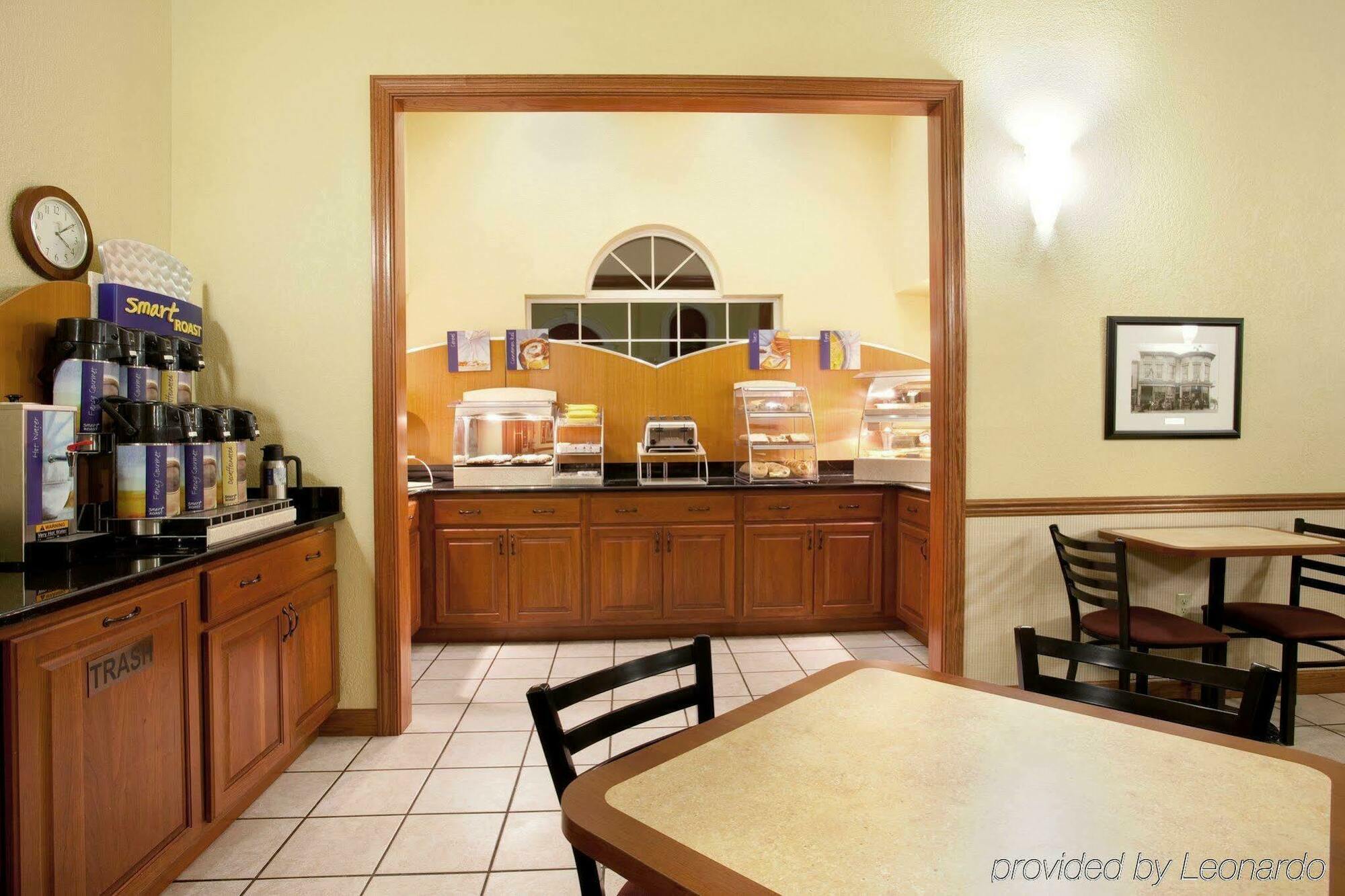 Best Western Watertown Bagian luar foto